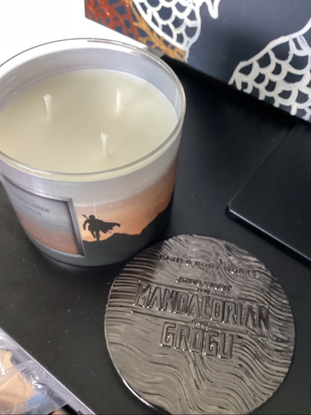 Bath and Body Works Bounty Hunter 3 wick candle - Picture 2 of 3